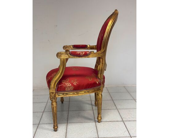 Poltrona Napoleone III in legno intagliato e dorato