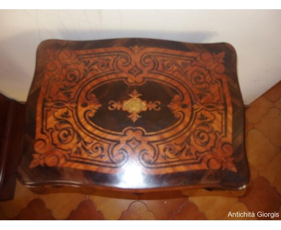 TAVOLINO INTARSIATO STILE NAPOLEONE III TAVOLINO INTARSIATO STILE NAPOLEONE III