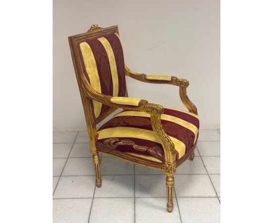 Poltrona Napoleone III in legno intagliato e dorato