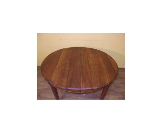 Oval extendable walnut table with four legs L123xW109xH76
