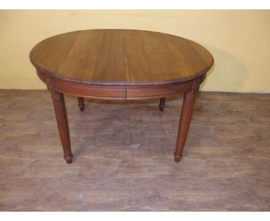 Oval extendable walnut table with four legs L123xW109xH76