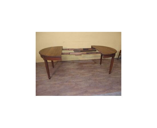 Oval extendable walnut table with four legs L123xW109xH76