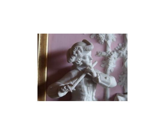 N.DUE QUADRETTI CON BASSORILIEVI IN PORCELLANA BISCUIT FRANCIA