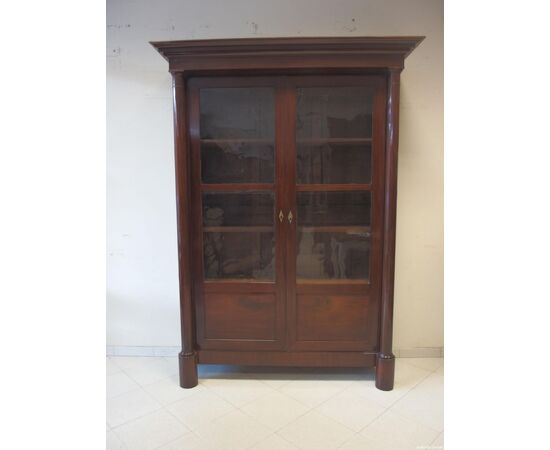 Mahogany bookcase with two doors and solid columns in Empire style from the early 1800s, dimensions: L148xW45xH228 cm.