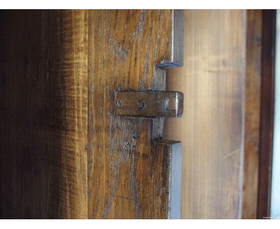 Mahogany bookcase with two doors and solid columns in Empire style from the early 1800s, dimensions: L148xW45xH228 cm.