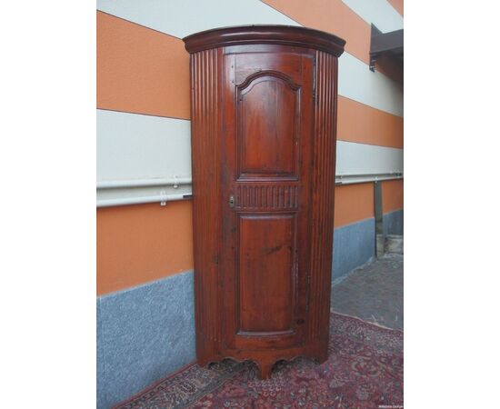 RUSTIC ONE-DOOR CORNER CABINET, LATE 18TH CENTURY, L90 x D side 59 x H190 cm