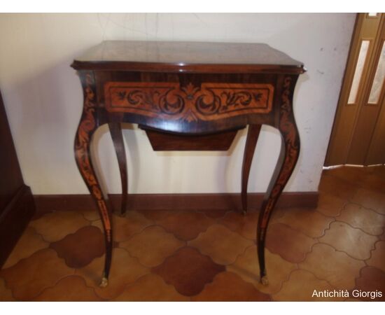 TAVOLINO INTARSIATO STILE NAPOLEONE III TAVOLINO INTARSIATO STILE NAPOLEONE III