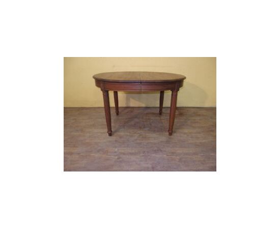 Oval extendable walnut table with four legs L123xW109xH76