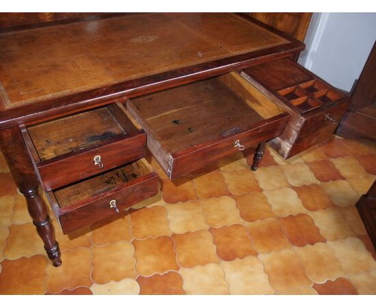 Flame mahogany center desk, mid-19th century Empire style, cm L129xP67xH80