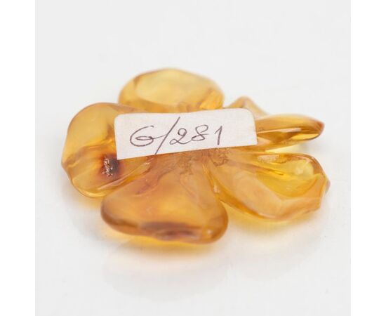Flower in light amber - G/281 -