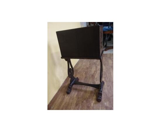 Lacquered two-door cabinet of Chinese origin, 19th century: L50xP30xH95 cm Lacquered two-door cabinet of Chinese origin, 19th century: L50xP30xH95 cm