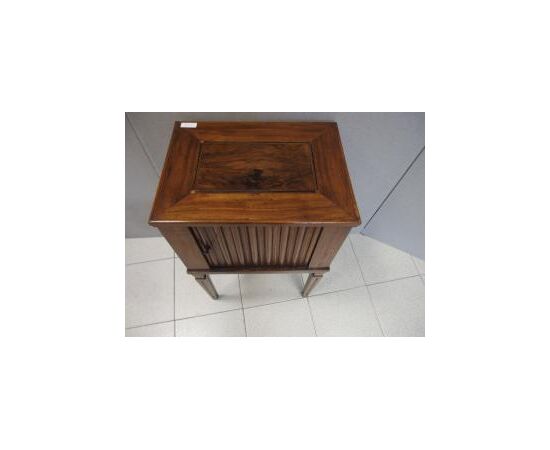 Louis XVI walnut bedside table with threads, early 1800s, dimensions L50xW36xH80 cm