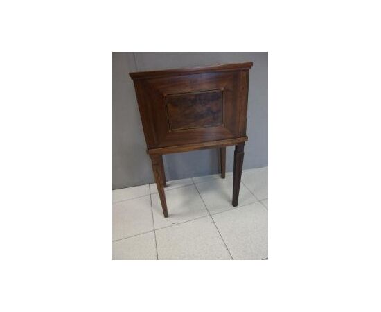 Louis XVI walnut bedside table with threads, early 1800s, dimensions L50xW36xH80 cm
