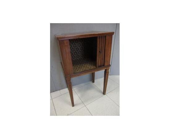 Louis XVI walnut bedside table with threads, early 1800s, dimensions L50xW36xH80 cm