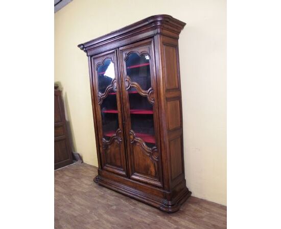 Walnut bookcase with two doors, Provençal style, early 1800s, cm L145xP43xH238 (body measurements)