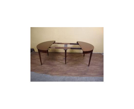 Extendable oval mahogany Luigi XVI table from the 19th century, L 146xW117xH77 cm