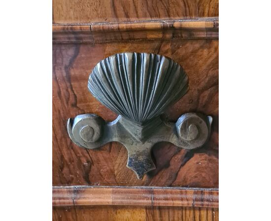 Bow-fronted chest of drawers.