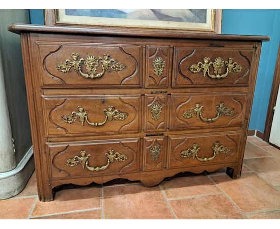 18th century walnut chest of drawers