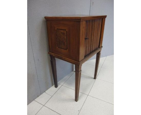 Louis XVI walnut bedside table with threads, early 1800s, dimensions L50xW36xH80 cm