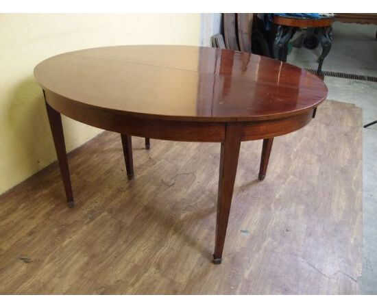 Extendable oval mahogany Luigi XVI table from the 19th century, L 146xW117xH77 cm