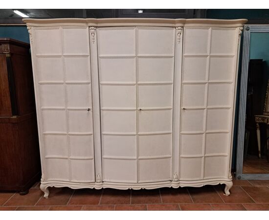 Painted 4-door wardrobe Painted 4-door wardrobe