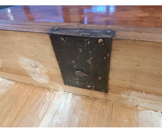 Tuscan 18th-century walnut veneered prie-dieu