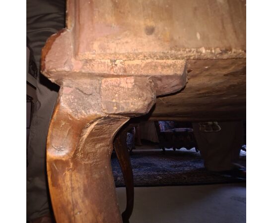 Bow-fronted chest of drawers.