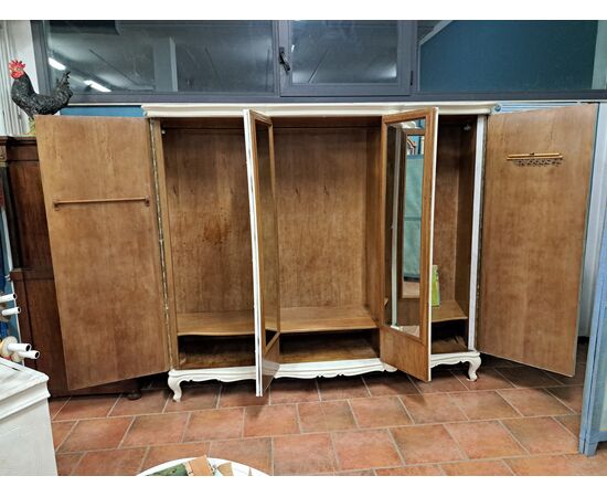 Painted 4-door wardrobe Painted 4-door wardrobe