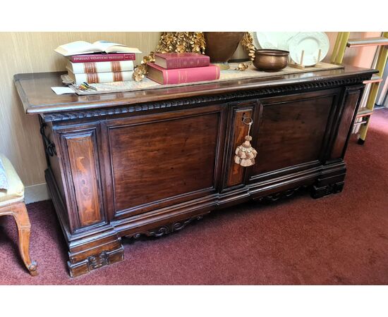 Chest. Mantuan manufacture of the 17th century.