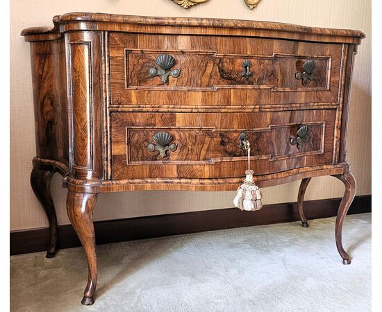 Bow-fronted chest of drawers.
