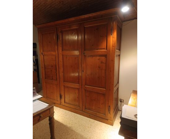 Elegante armadio dell'800