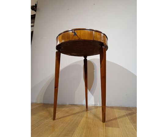 LOUIS XVI WALNUT TABLE, SECOND HALF OF THE 18TH CENTURY