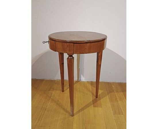 LOUIS XVI WALNUT TABLE, SECOND HALF OF THE 18TH CENTURY