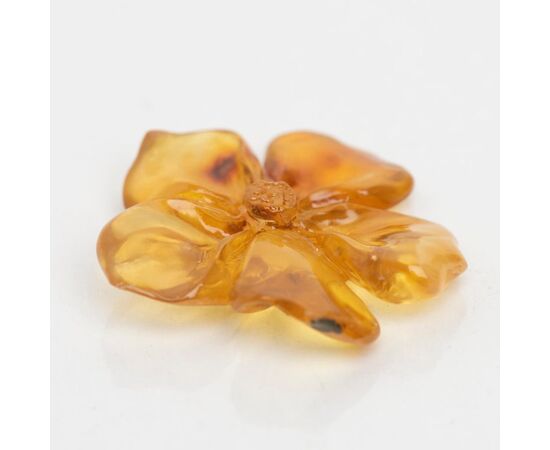 Flower in light amber - G/281 -