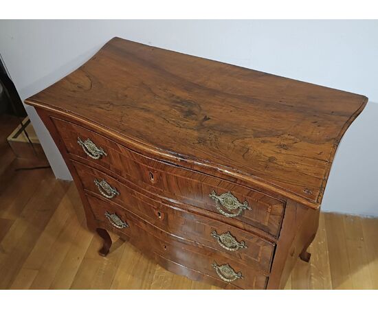 LOUIS XV WALNUT CHEST OF DRAWERS, MID-18TH CENTURY