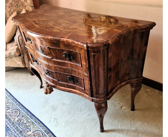 Bow-fronted chest of drawers.