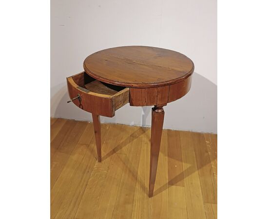 LOUIS XVI WALNUT TABLE, SECOND HALF OF THE 18TH CENTURY