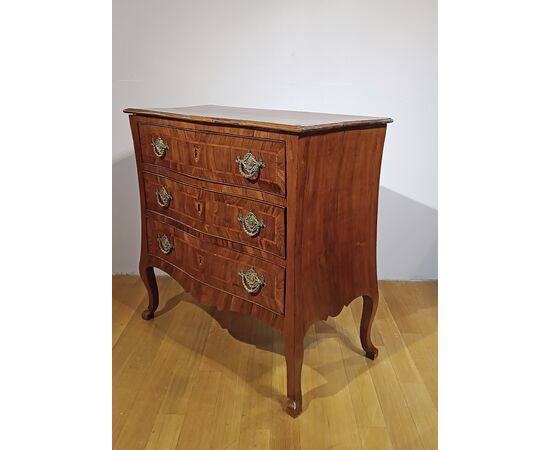 LOUIS XV WALNUT CHEST OF DRAWERS, MID-18TH CENTURY