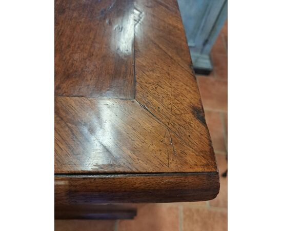Tuscan 18th-century walnut veneered prie-dieu