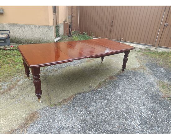 Tavolo inglese con allunghi