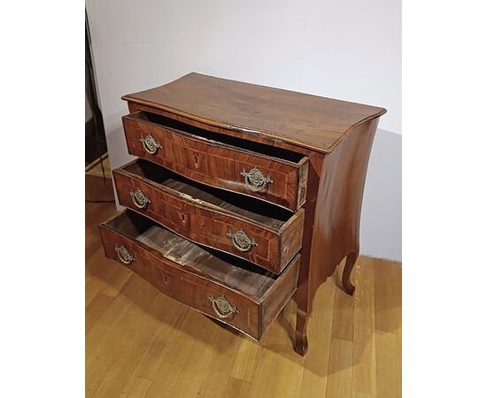 LOUIS XV WALNUT CHEST OF DRAWERS, MID-18TH CENTURY