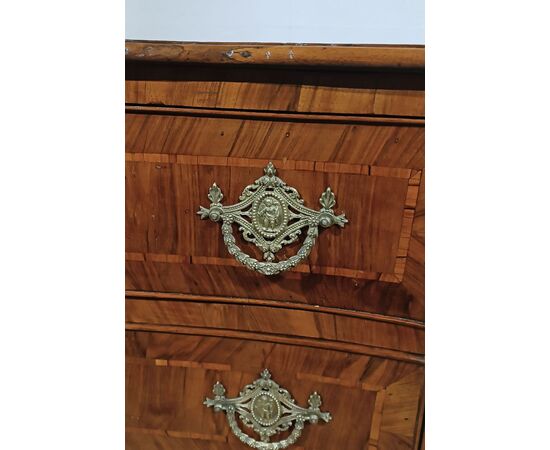 LOUIS XV WALNUT CHEST OF DRAWERS, MID-18TH CENTURY