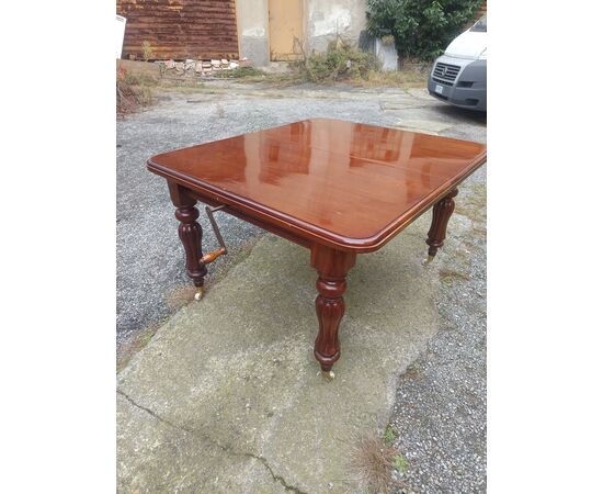 Tavolo inglese con allunghi