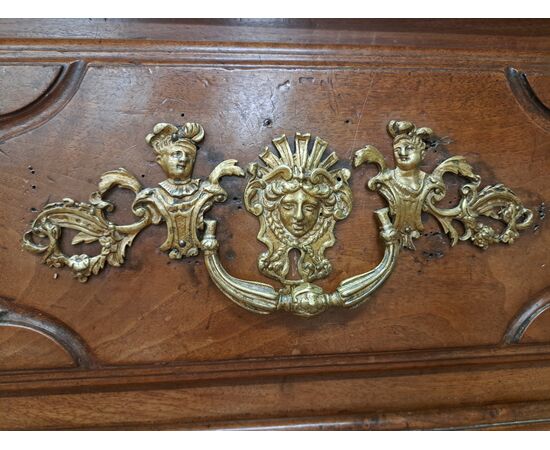 18th century walnut chest of drawers