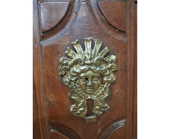 18th century walnut chest of drawers
