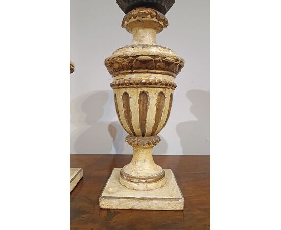 PAIR OF LACQUERED AND GILDED CANDELABRA, SECOND HALF OF THE 18TH CENTURY PAIR OF LACQUERED AND GILDED CANDELABRA, SECOND HALF OF THE 18TH CENTURY