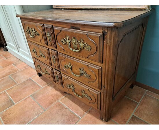18th century walnut chest of drawers