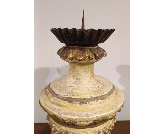 PAIR OF LACQUERED AND GILDED CANDELABRA, SECOND HALF OF THE 18TH CENTURY PAIR OF LACQUERED AND GILDED CANDELABRA, SECOND HALF OF THE 18TH CENTURY