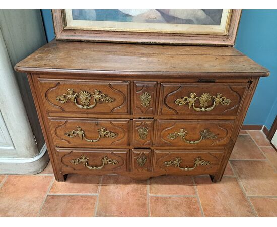 18th century walnut chest of drawers