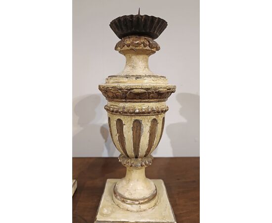 PAIR OF LACQUERED AND GILDED CANDELABRA, SECOND HALF OF THE 18TH CENTURY PAIR OF LACQUERED AND GILDED CANDELABRA, SECOND HALF OF THE 18TH CENTURY